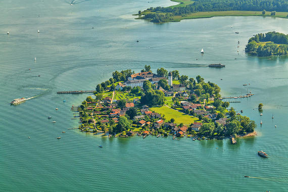 Fraueninsel mit Teilen von Kraut- & Herreninsel aus der Luft  Foto: Rainer Nitzsche