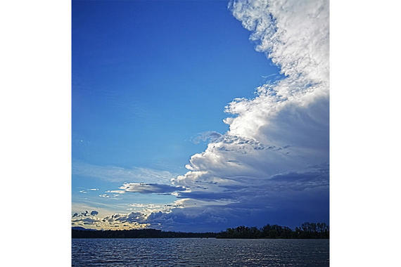 Wetterfront über dem Chiemsee  Foto: Axel Löffler