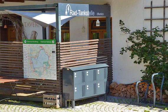 Sonderplakat in Seebruck an der Taverrna, gegenüber vom Rathaus  Foto: Claus Linke