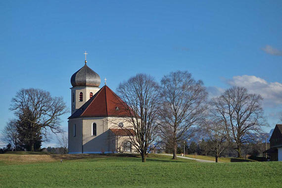 Kirche Christkönig in Wildenwart   Foto: Anton Hötzelsperger