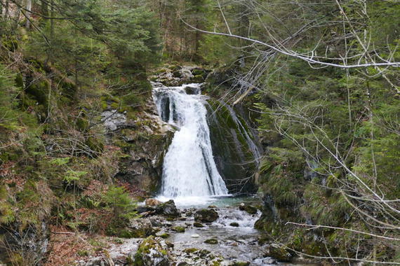 Wasserfall entlang des Fluderbachs  Foto: Gerhard Leitsmüller